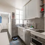Charming 4 Guests At Galeries Lafayette And Printemps 9th Ard With Air Conditioning Apartamento París